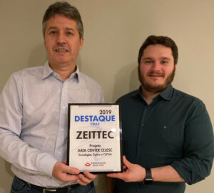 Data Center Celesc kick-off Connections 2020: imagem diretores da Zeittec com a premiação da Furukawa