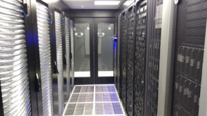 climatização para Data Center: imagem de Data Center com corredor frio