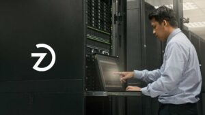 Data Center Verde: homem monitorando a eficiência energética de Data Center