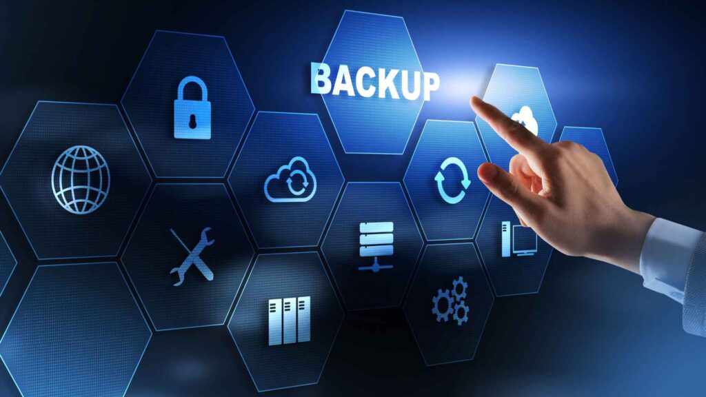Data Center Backup: imagem ilustrativa de mão clicando em backup de dados