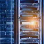 Tendências em Data Center para 2025: imagem ilustrativa de rack de alta densidade em Data Center